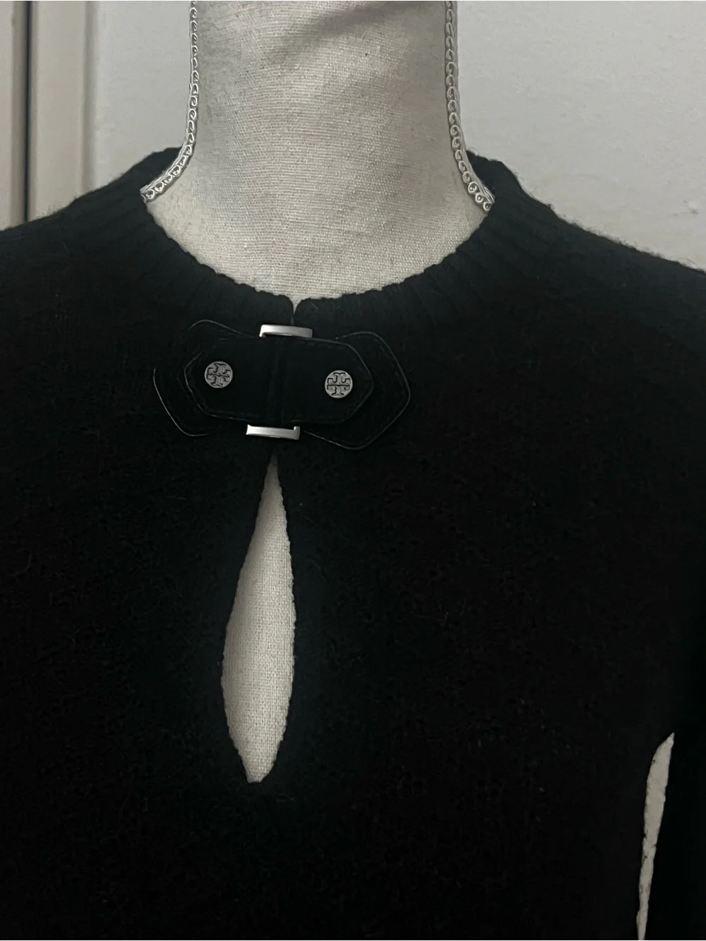 Tory Burch Black Knit Keyhole Buckle Sweater Top Women’s Size Small